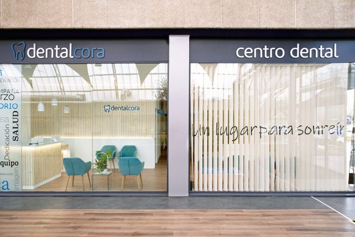 Arco 21 Arquitectura Interiorismo "Clínica dental Dentalcora"