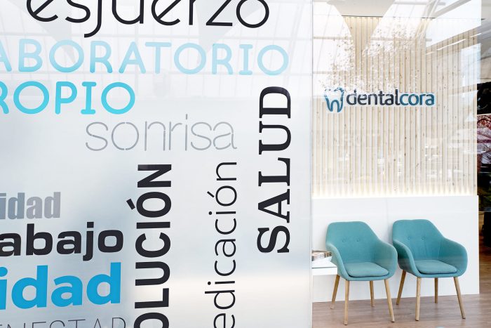 Arco 21 Arquitectura Interiorismo "Clínica dental Dentalcora"
