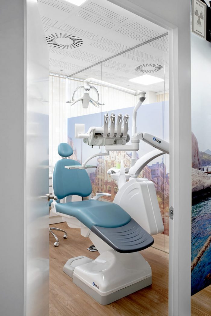 Arco 21 Arquitectura Interiorismo "Clínica dental Dentalcora"
